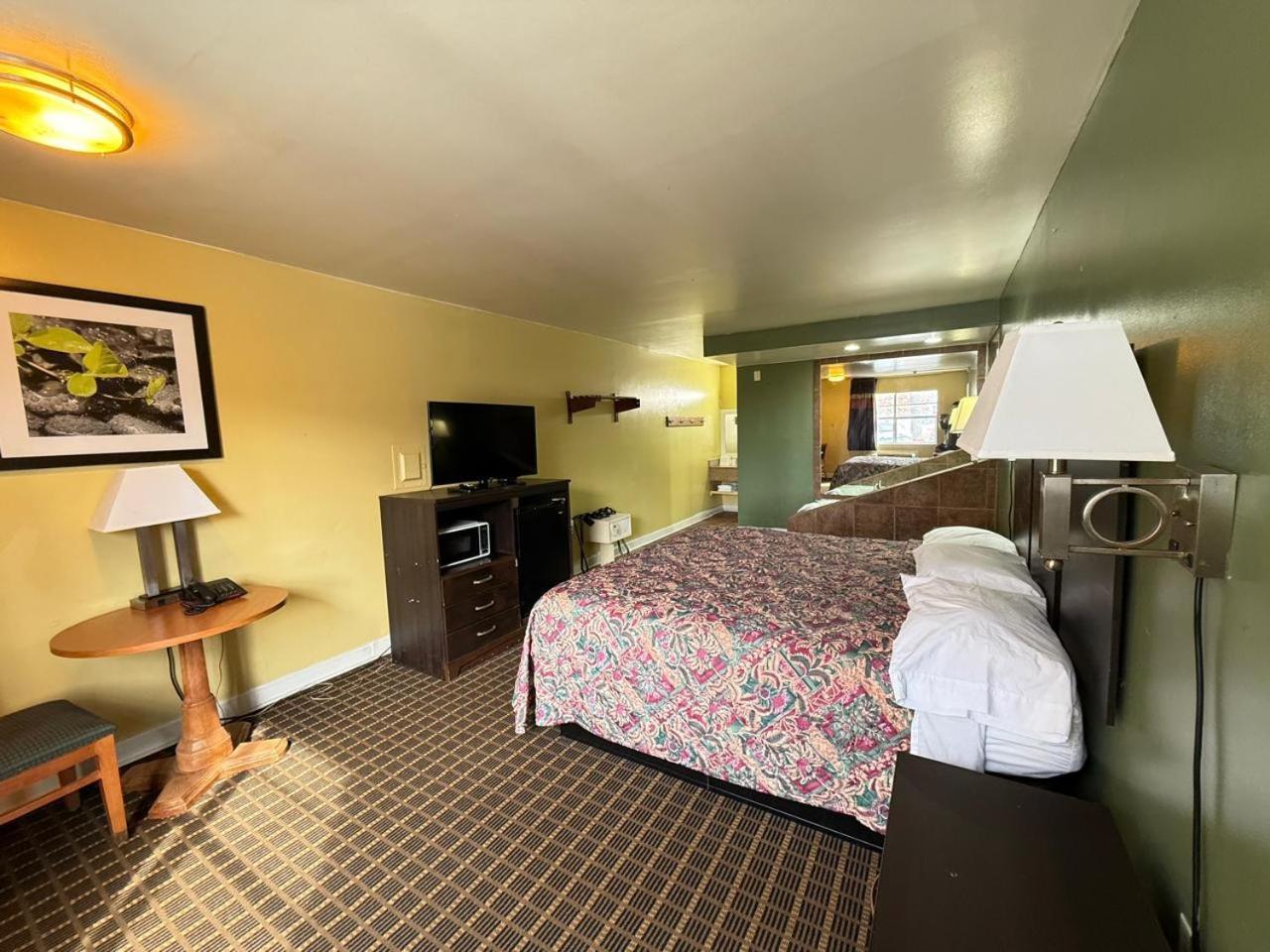 Relax Inn Hampton Bagian luar foto