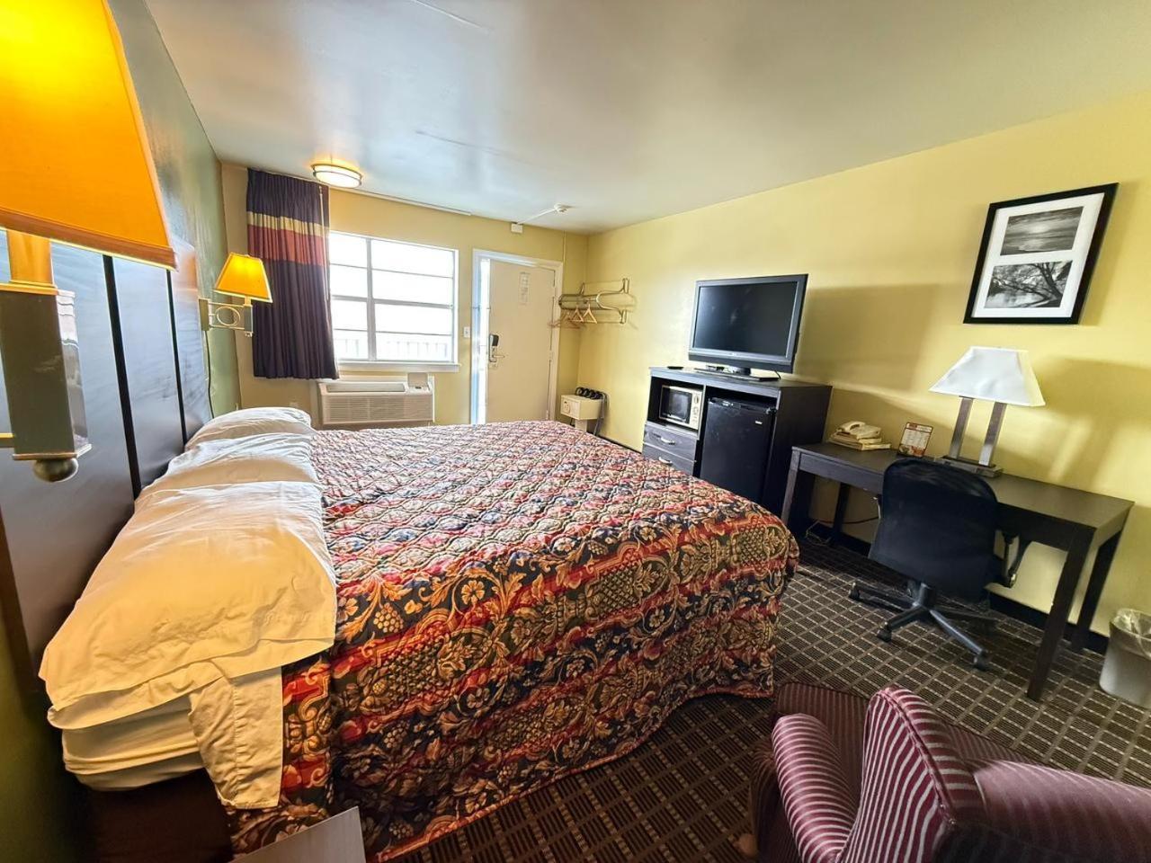 Relax Inn Hampton Bagian luar foto
