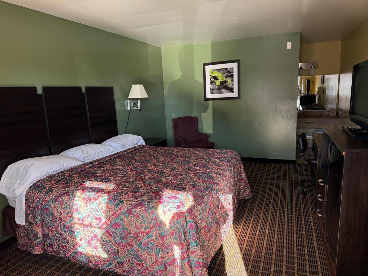Relax Inn Hampton Bagian luar foto